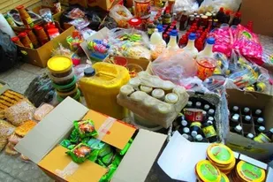 معدوم سازی بیش از ۱۰ تُن مواد غذایی فاسد در شرق استان سمنان