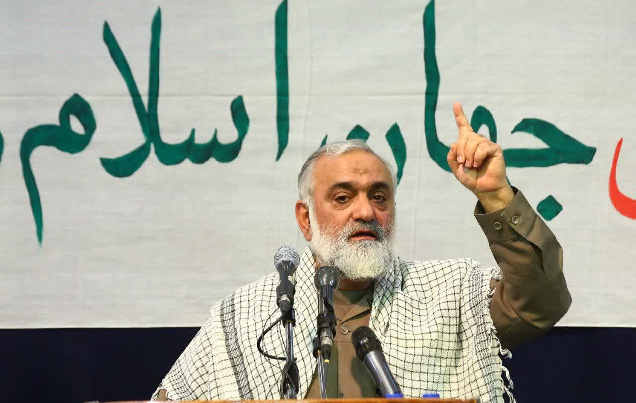 سردار نقدی در اجتماع «جان‌فدا» در رشت سخنرانی می‌کند