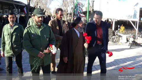 گلباران وعطرافشانی قبورمطهرشهداءشهرستان خمین