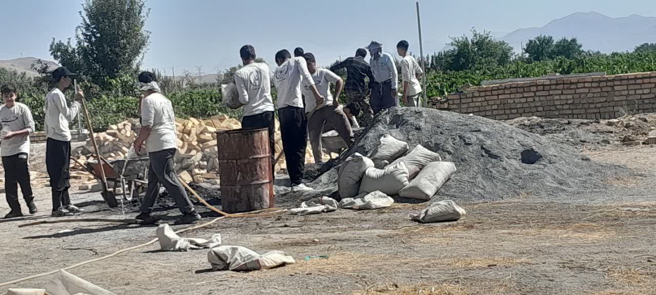 گروه‌های جهادی استان قم در روستای دیزآباد خنداب خدمت‌رسانی کردند