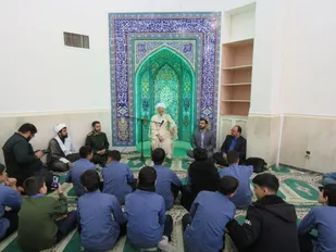دانش آموزان با روحیه انقلابی در مسیر پیشرفت علم گام بردارند