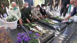 میثاق با شهدا در مقبره شهدای غواص گمنام خمینی شهر