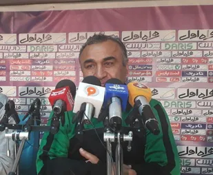 دست&zwnj;نشان: بازی را ۱۰ نفره مساوی کردیم/ دو گل روی اشتباه&zwnj;های خودمان گل خوردیم