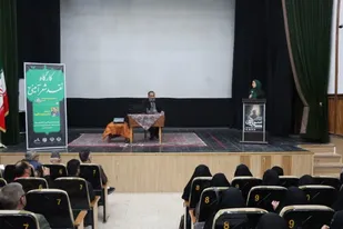 کارگاه نقد شعر آیینی جشنواره شعر منطقه&zwnj;ای "سرباز وطن" در مهریز