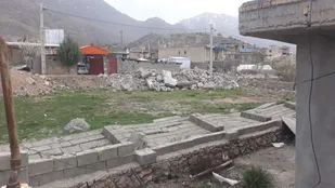 سرکشی مسئول اردویی سپاه استان سمنان از اردوی جهادی خادمین شهدا در منطقه زلزله زده سی سخت