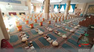 توزیع 300 بسته معیشتی بین نیازمندان محدوده سرزمینی ناحیه امام حسین(ع)