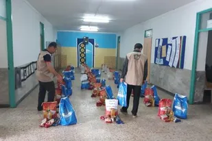 توزیع بسته های معیشتی توسط بسیج مهندسی عمران بهشهر