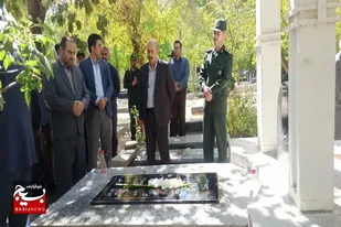 غبارروبی و عطر افشانی مزار شهدای شهرستان رزن