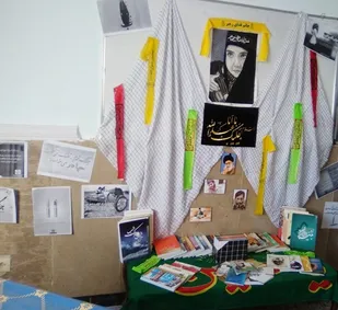 برگزاری نمایشگاه جنگ نرم دبیرستان دخترانه معارف