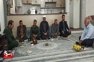 دیدار مسئولان شهرستان رزن با خانواده شهدا
