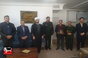 دیدار مسئول دفتر نمایندگی و فرمانده سپاه ناحیه رزن با خانواده&zwnj;های شهیدان کتابی و خانوردیلو