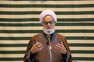 هر کس خود را به خدا نزدیک و وابسته کند، راه مستقیم هدایت را طی کرده است