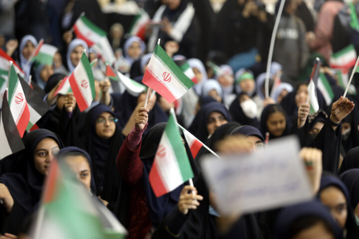 تجمع ۲ هزار نفری دانش‌آموزان زنجانی