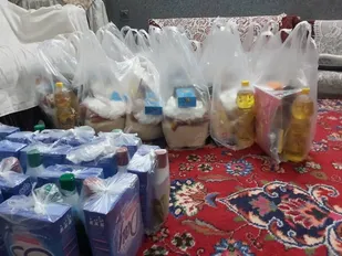 کمک مومنانه خواهران بسیجی شاهرود از بسته معیشتی تا کمک نقدی