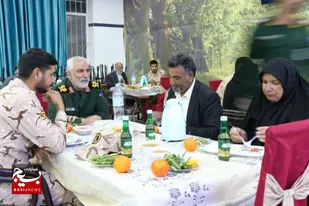 جشن کرامت و ضیافت افطاری سربازان تیپ مردم پایه سپاه انصارالرضا (ع)