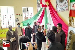 نواخته شدن زنگ انقلاب در دبیرستان دخترانه شبانه روزی عفاف شهرستان فنوج