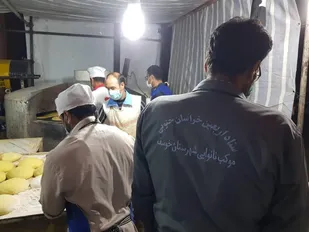 توزیع نان رایگان در خوسف