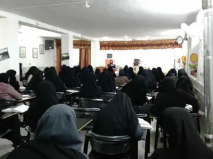 حوزه علمیه باید به جامعه در حوزه علمی و دینی آگاهی بخشی کند