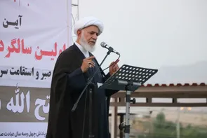 شهدا زنده‌اند و چراغ راه ما هستند