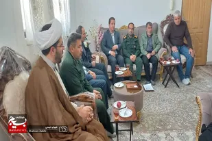 دیدار جمعی از اعضای بسیج رسانه و بسیج جامعه پزشکی ملایر با خانواده شهدا