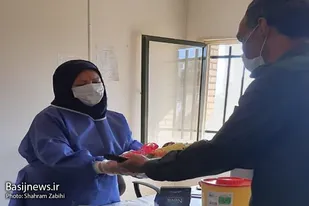 تجلیل بسیجیان حوزه محمدرسول الله (ص) از کادر درمان جوکار