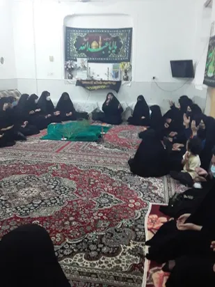 مراسم عزاداری بسیجیان پایگاه کوثر میبد در منزل یکی از بسیجیان برگزار شد