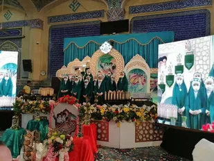 اجرای گروه سرود دختران نونهال بسیجی ریحانه النبی به مناسبت دهه فجر