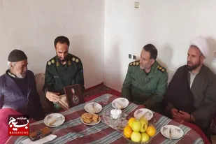 دیدار مسئولین سپاه ناحیه کبودراهنگ با خانواده شهید &laquo;ثابت&zwnj;قدم&raquo;