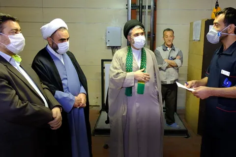 بازدید حجت الاسلام صمدی نماینده ولی فقیه در دانشگاه علوم پزشکی بقیه الله هم زمان با اعیاد شعبانیه از بیماران کرونایی و کادر درمانی