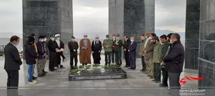 گلباران مزار شهدای شهرستان دلفان به مناسبت هفته بسیج