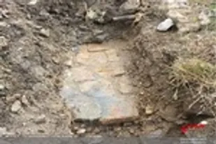 کشف بخشی از آجر فرش قدیمی در محوطه باغ گلستان خرم&zwnj;آباد