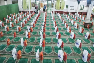 توزیع ۱۵۰ بسته معیشتی اهدایی ستاد اجرایی فرمان امام (ره) در شاهرود+ تصاویر