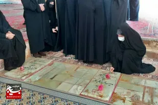 قبور پاک شهدا در سرخه گلباران شد
