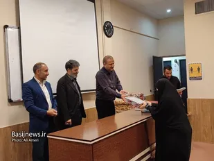 تجلیل از بانوان دست اندرکار بازخوانی واقعه غدیر در شاهرود+ تصاویر