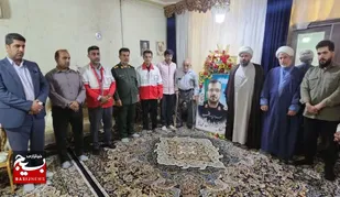 دیدار بسیجیان حوزه کارمندی مالک اشتر گتوند با خانواده شهید عبدالرسول فتحی&zwnj;نیا از شهدای جنگ رمضان