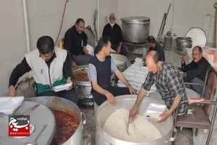 مشارکت خادمیاران رضوی زابل در طبخ و توزیع ۵۵۰۰ پرس غذای گرم همزمان با تاسوعا و عاشورای حسینی
