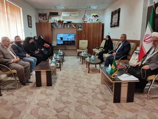 دیدار هنرمندان ملایری با نماینده ولی فقیه شهرستان در روز هنر انقلاب اسلامی
