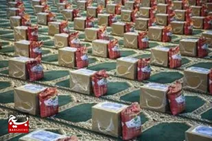 توزیع بسته&zwnj;های معیشتی در مناطق سیل زده جنوب