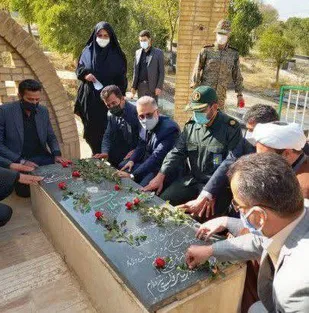 گلباران گلزار شهدای فیروزکوه در سومین روز از هفته دولت