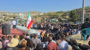 در ادامه برگزاری موفق هفته بسیج همایش پیاده&zwnj;روی خانوادگی با اهدای جوایز نفیس برگزار شد