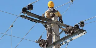 احداث ۵ هزار متر شبکه هوایی برق در بسطام