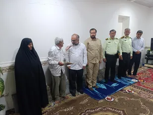 دیدار جانشین ناحیه بوشهر با خانواده شهید احمد کره بندی