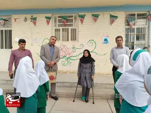 درسی بزرگ&zwnj;تر از کتاب؛ معلمی که با درد هم ایستاد