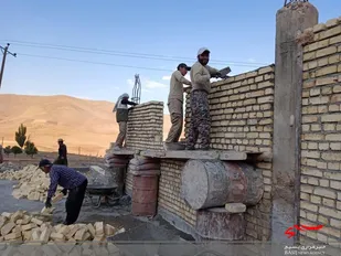 دیوارچینی مسجد روستای هرمانک چادگان توسط بسیجیان