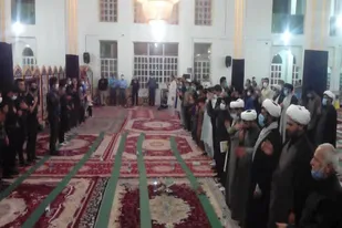 مراسم احیای سومین شب از لیالی قدر در مسجد جامع علی ابن ابیطالب شهرستان سراوان برگزار شد