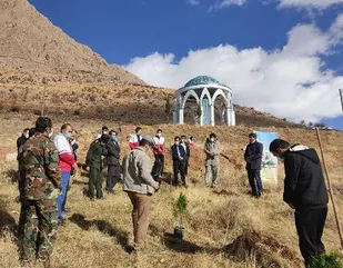 کاشت نهال به یاد شهید فخری زاده و شهدای سلامت در اردل
