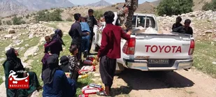 توزیع کمکهای مومنانه بین عشایر درحال کوچ استان خوزستان
