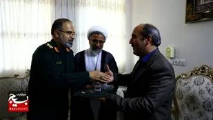 تجلیل فرمانده سپاه استان قم از سه بسیجی قمی