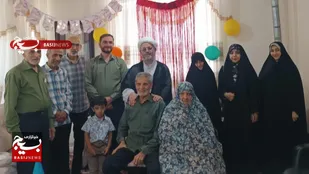 دیدار بسیجیان با خانواده&zwnj;های معزز شهدای سادات، در محلات دولت آباد و چهارصد دستگاه کرج
