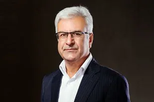 اهداء 300 جلد کتاب کمک آموزشی کنکور به دانش آموزان